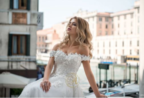 How To Choose The Fabric Of Your Wedding Dress